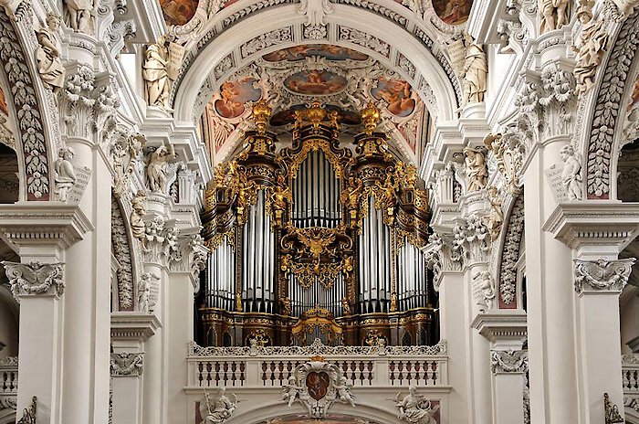 Größte katholische Kirchenorgel der Welt im Passauer Dom St. Stephan